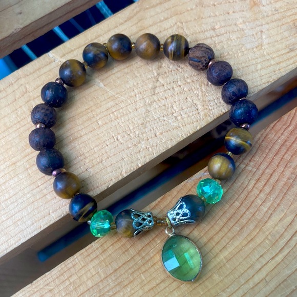 handmade Jewelry - Tigers eye charm stretch  bracelet